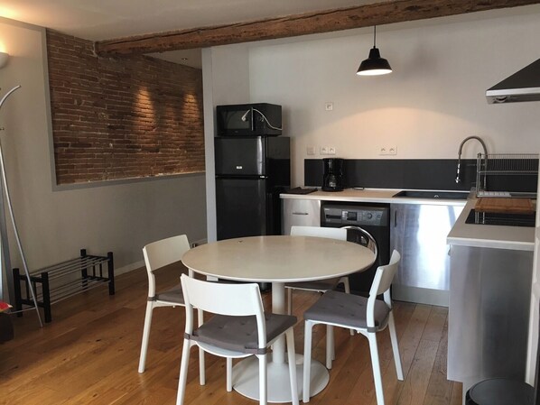 Dining - Pleasant T2 Mourillon close to beach and amenities (Toulon)