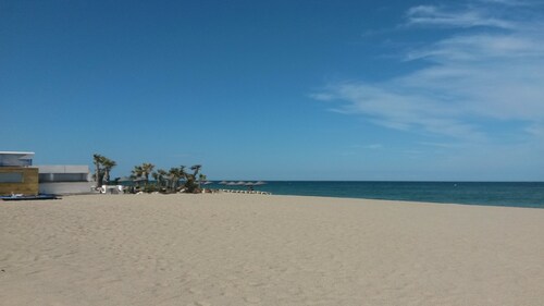 Appartement pour 4 personnes
Aux portes de l'Espagne.
Aller à la Plage à pied.