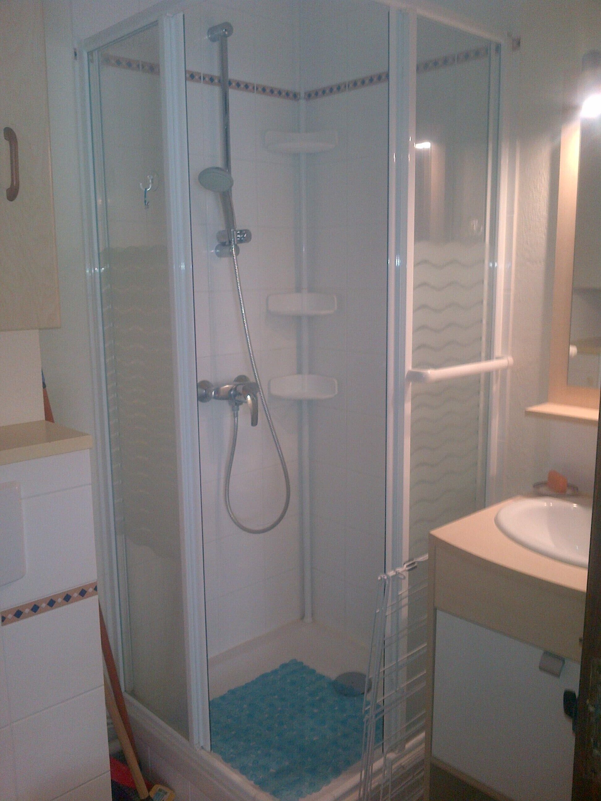 Douche, papier de toilette