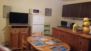 Dining - Apartment for 4 people At the gateway to Spain. Walk to the beach. (Saint-Cyprien)