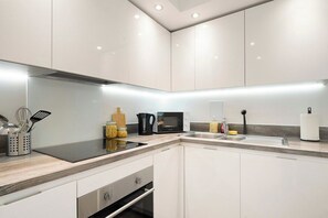 Private kitchen - New-Build 1-Bed Apartment in Luton (Luton)