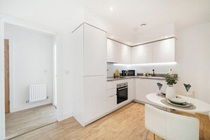 Private kitchen - New-Build 1-Bed Apartment in Luton (Luton)