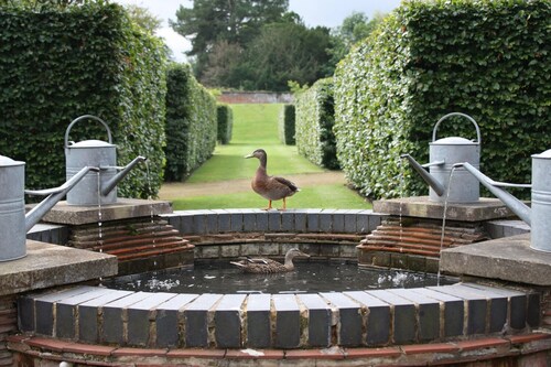 Escape to the heart of the Elsham Estate and enjoy a peaceful getaway!