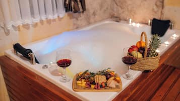 Junior Room | Private spa tub