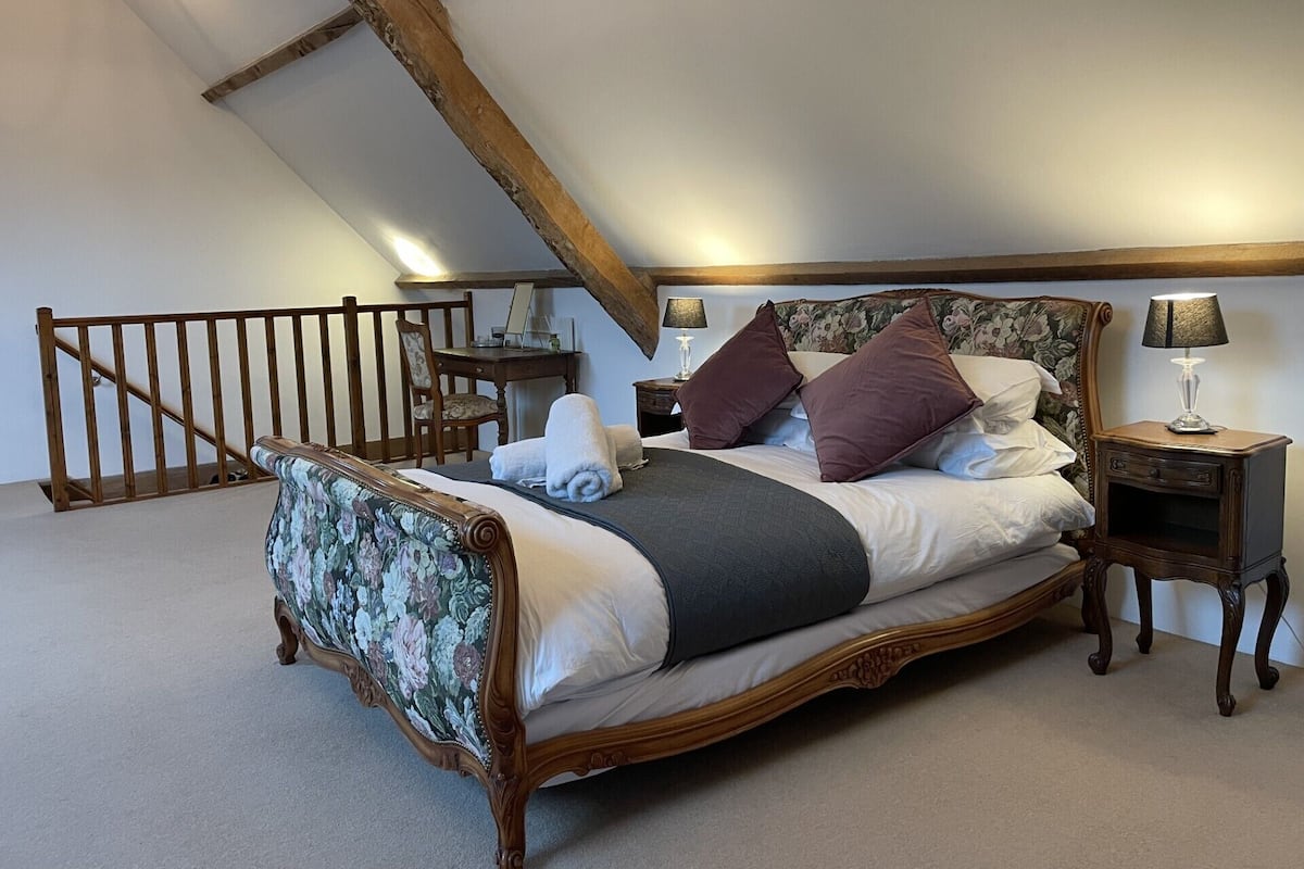 Iron/ironing board, free WiFi