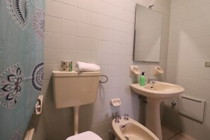 Casa, 2 quartos, para fumantes, sacada | Banheiro