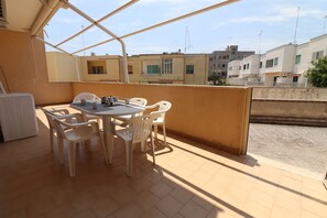 Casa, 2 quartos, para fumantes, sacada | Opções para refeição ao ar livre