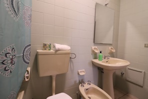 House, 2 Bedrooms, Smoking, Balcony | Bathroom - Casa Giselle in Otranto (Otranto)