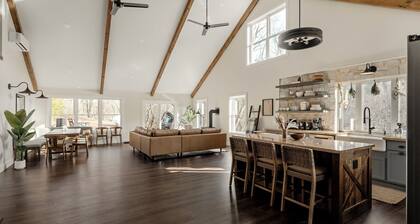 5 bedrooms with hot tub, fireplace, pool table & more, 12 minutes from Knoebels Amusement Park