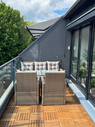 Velmora Boutique Suites: Wellness: pool, sauna + e-bikes directly on the beach