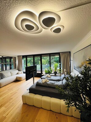 1 bedroom, iron/ironing board, WiFi, bed sheets - Velmora Boutique Suites: Wellness: pool, sauna + e-bikes directly on the beach (Timmendorfer Strand)