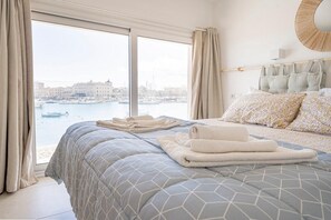 3 slaapkamers, een strijkplank/strijkijzer, wifi, beddengoed