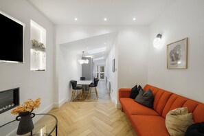 Smart TV - Stylish Kentish Town Home/Private Garden & Jacuzzi (London)