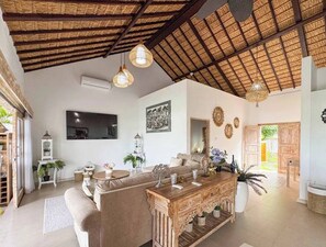 Villa, 2 Bedrooms, Smoking, Private Pool | Ruang makan
