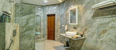 Deluxe Villa | Bathroom
