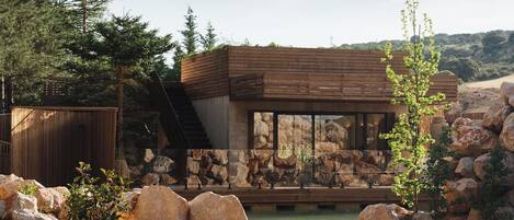 7 outdoor pools