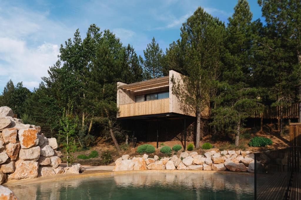 Luxe tweepersoonskamer, uitzicht op bergen | Zwembad | 7 buitenzwembaden