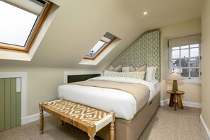 Iron/ironing board, WiFi, bed sheets - 3-Bed Georgian Townhouse Next to Wellbeing Clinic (Stirling)
