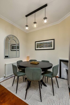 Dining - 3-Bed Georgian Townhouse Next to Wellbeing Clinic (Stirling)