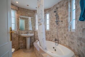 Shower, hair dryer, towels - Ferrer , villa near the beach (Alcúdia)