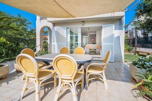 Outdoor dining - Ferrer , villa near the beach (Alcúdia)