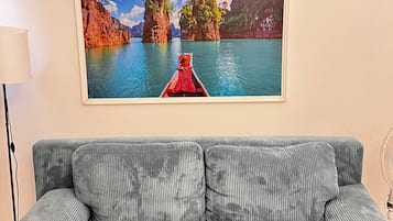 Basic Apartment | Living area