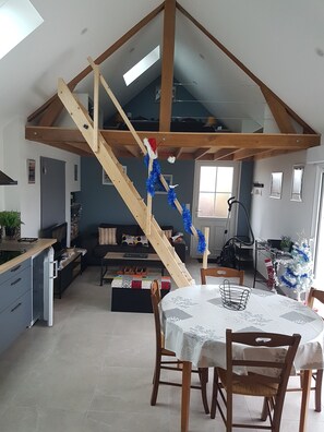 Dining - Gîte De La Martinière near Beauval: Private Terrace, Garden, Wi-Fi in Vallières-les-Grandes (Vallières-les-Grandes)