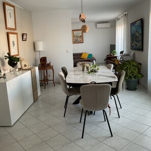 Interior - Modern air-conditioned house close to the sea, streetcar, exhibition park and MONTPELLIERfor 6 (Pérols)