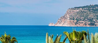 SA Apartments! Beachfront 4bd Duplex