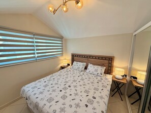 4 bedrooms, iron/ironing board, free WiFi, bed sheets