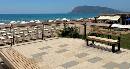 SA Apartments! Beachfront 4bd Duplex