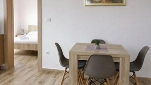 Leilighet, strandutsikt | Spiseområde