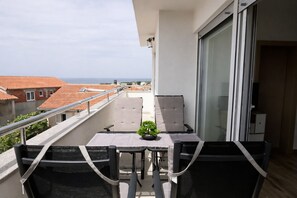 Outdoor dining - Blue Horizon Apartment (Primošten)