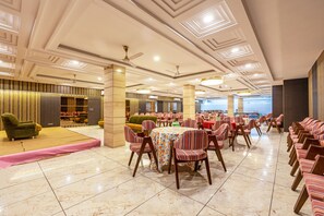 Banquet hall - Haris Court Hotels & Banquets DLF Phase3 (Gurugram)