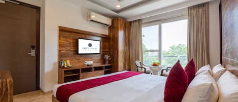 Superior Double Room, Balcony, City View | In-room safe, desk, laptop workspace, soundproofing