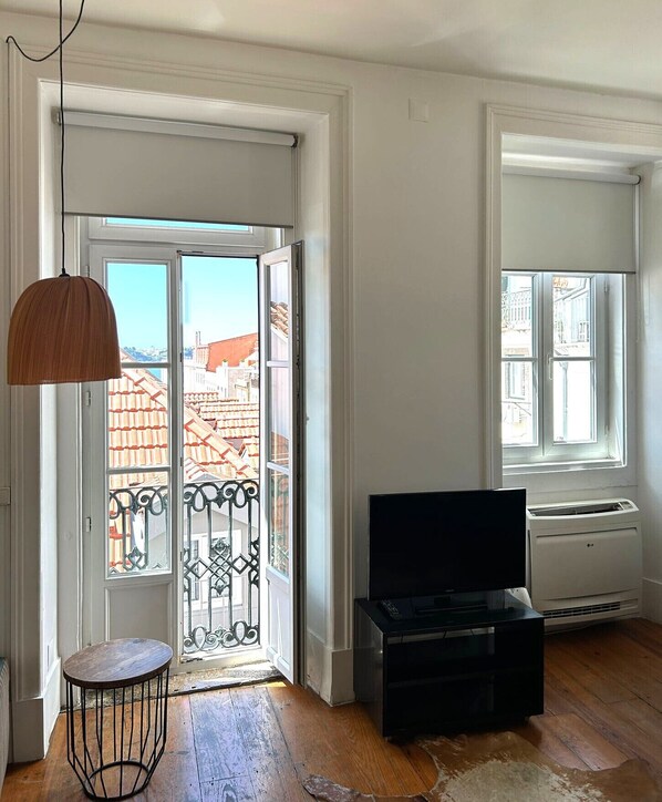 TV - B2 Stylish and Cosy | River View | Central (Lisboa ciudad)