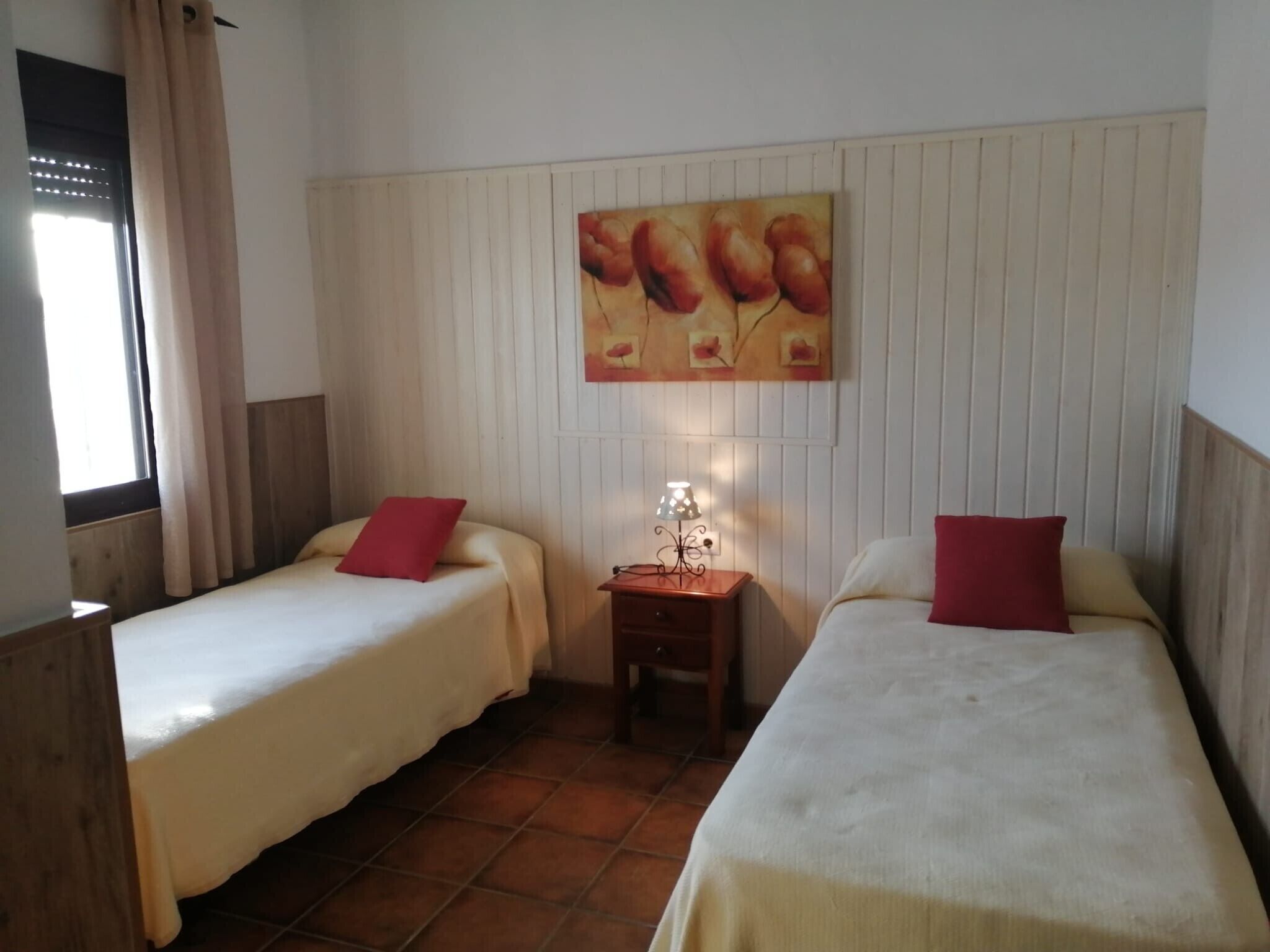 Iron/ironing board, WiFi, bed sheets