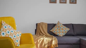 Apartment, 1 Bedroom, Accessible | Living area