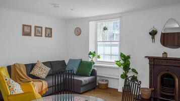 Apartment, 1 Bedroom, Accessible | Living room