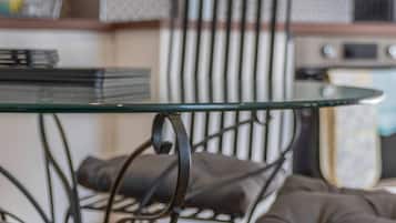 Apartamento, 1 quarto, acessível | Opções para refeição