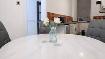 Apartment, 2 Bedrooms, Accessible | Dining