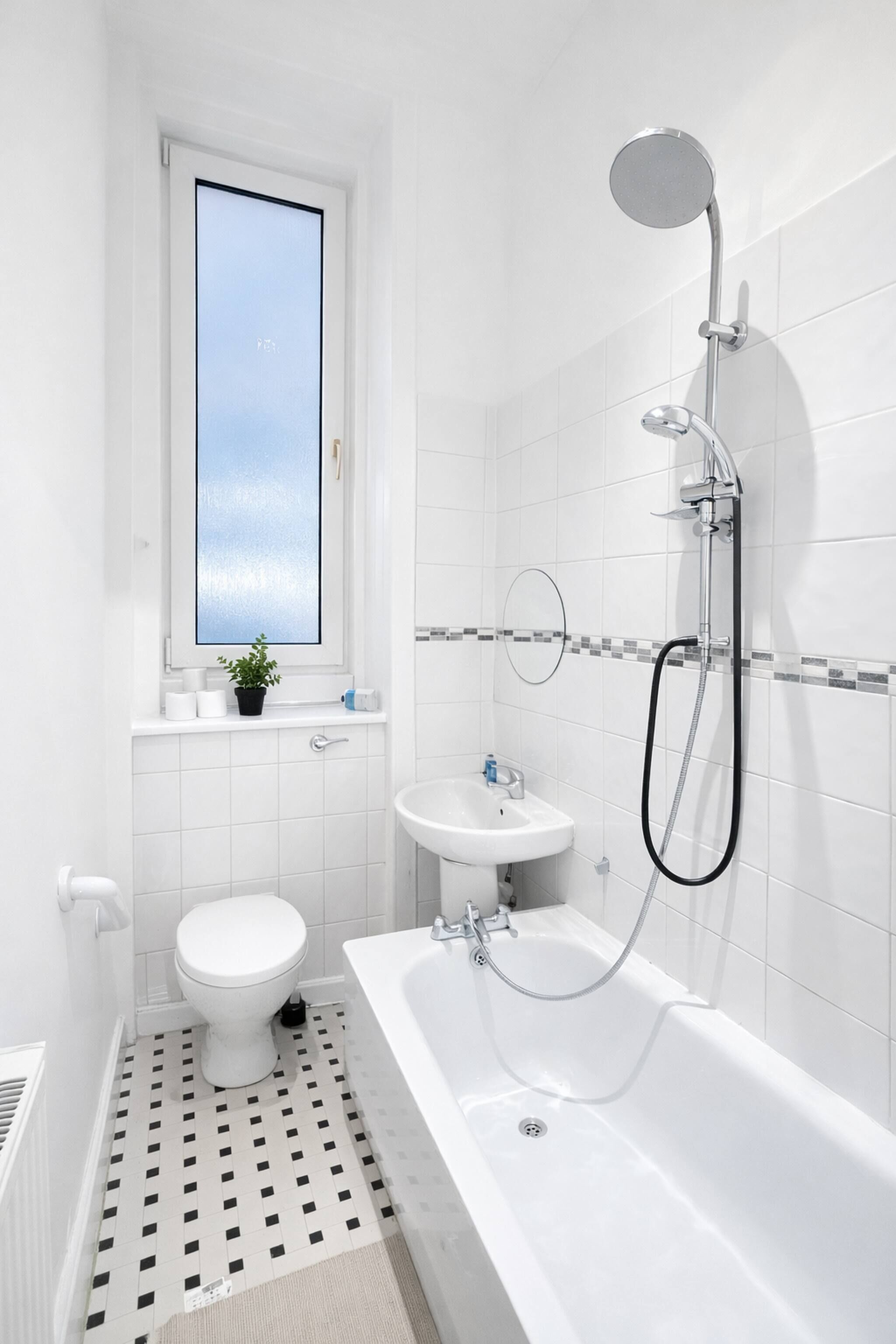 Apartment, 2 Schlafzimmer, barrierefrei | Badezimmer