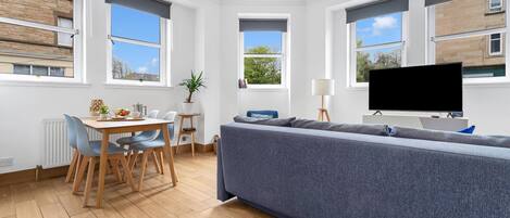 Apartment, 2 Bedrooms, Accessible | Living room