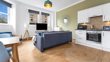 Apartment, 2 Bedrooms, Accessible | Living room