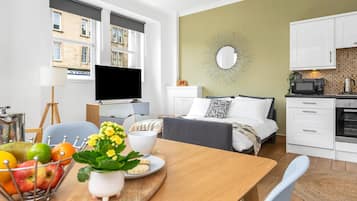 Apartment, 2 Bedrooms, Accessible | Dining room