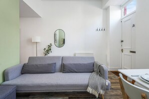 Apartment, 2 Bedrooms | Living room - Modern - 2BR Flat Near Easter Road Stadium (Edinburgh)