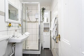 Apartment, 2 Bedrooms, Accessible | Bilik Mandi