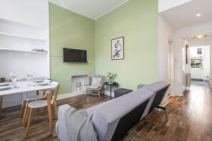 Apartment, 2 Bedrooms | Living room - Modern - 2BR Flat Near Easter Road Stadium (Edinburgh)