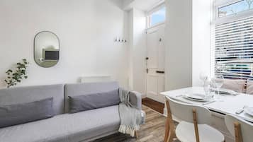Apartment, 2 Bedrooms, Accessible | Living room