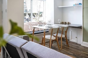 Apartment, 2 Schlafzimmer, barrierefrei | Esszimmer